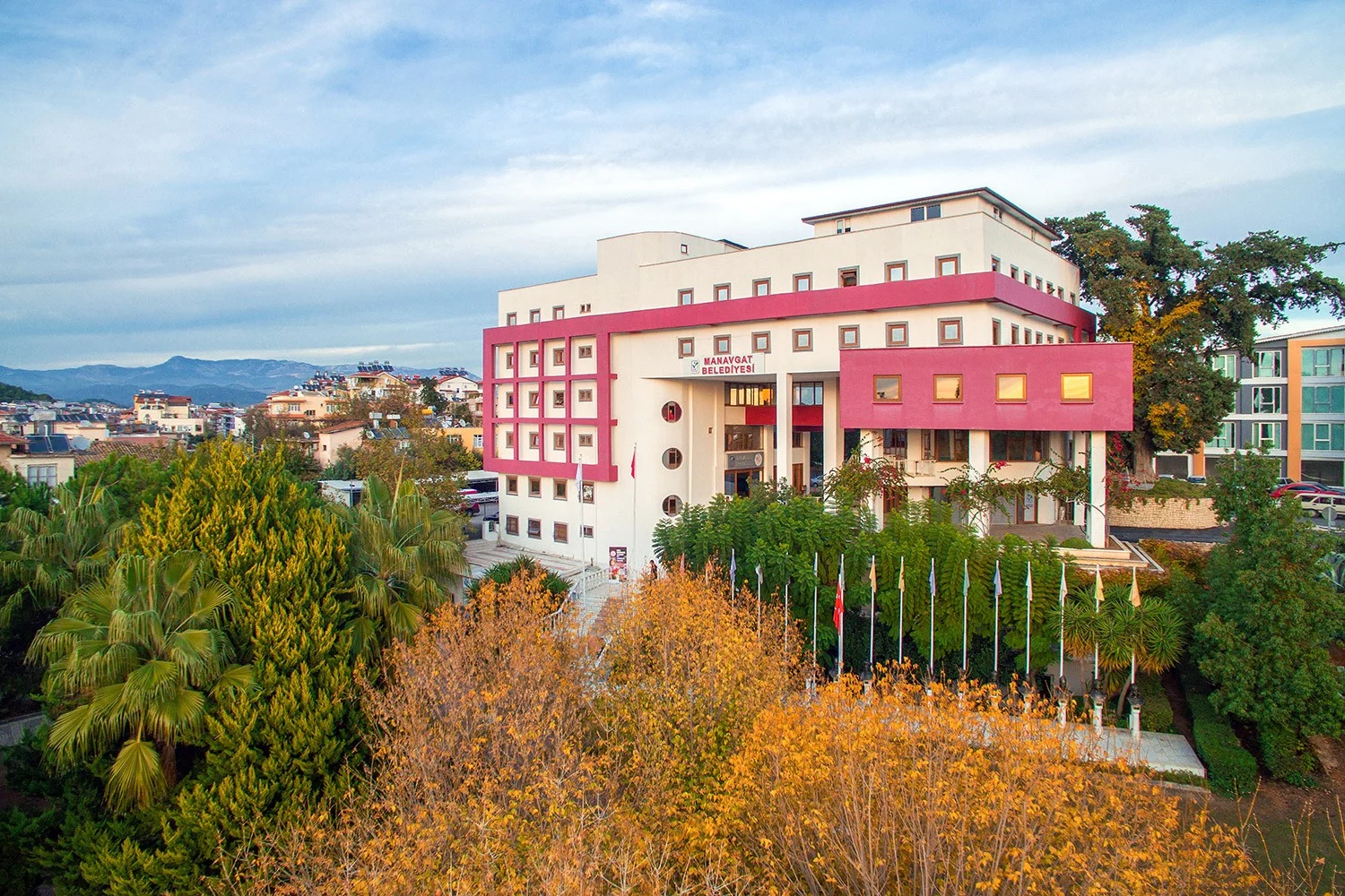 MANAVGAT BELEDİYE BİNASI